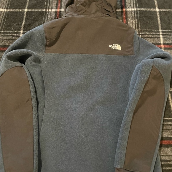 Women’s North Face hoodie - Picture 4 of 4